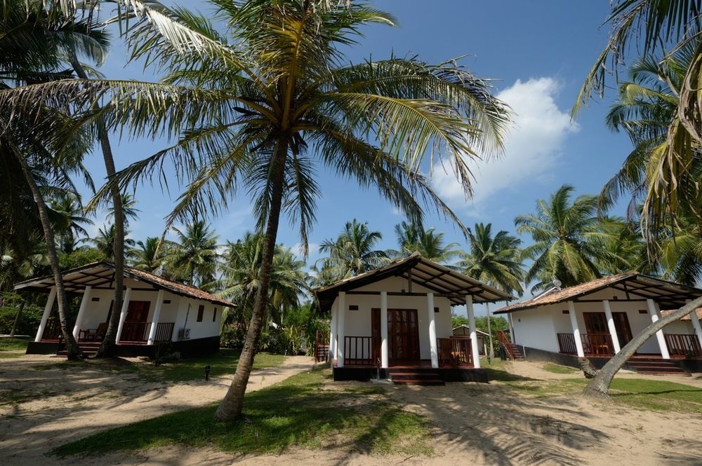 Darwins Beach Resort Тангалла Экстерьер фото