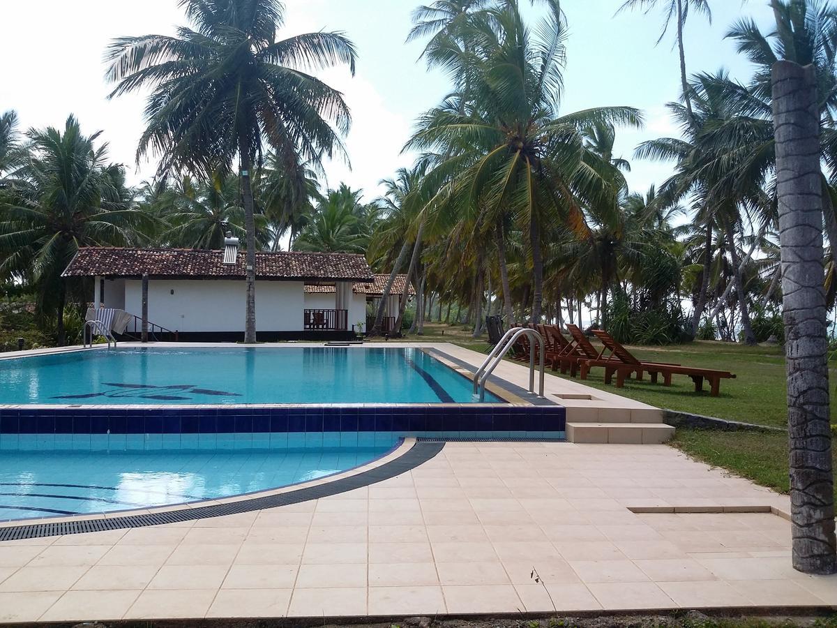 Darwins Beach Resort Тангалла Экстерьер фото