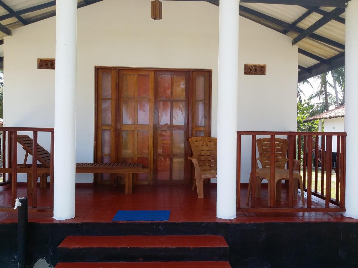 Darwins Beach Resort Тангалла Экстерьер фото