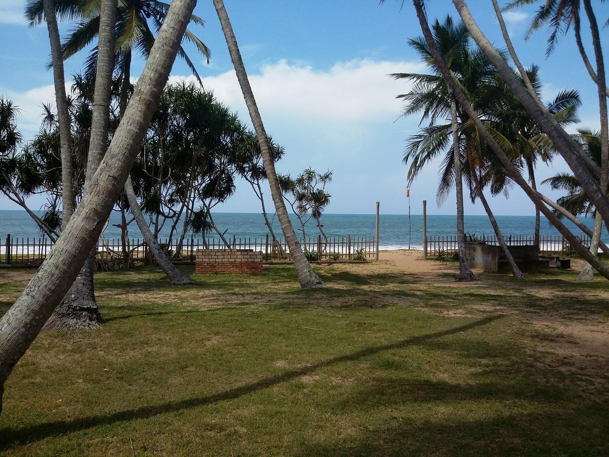 Darwins Beach Resort Тангалла Экстерьер фото