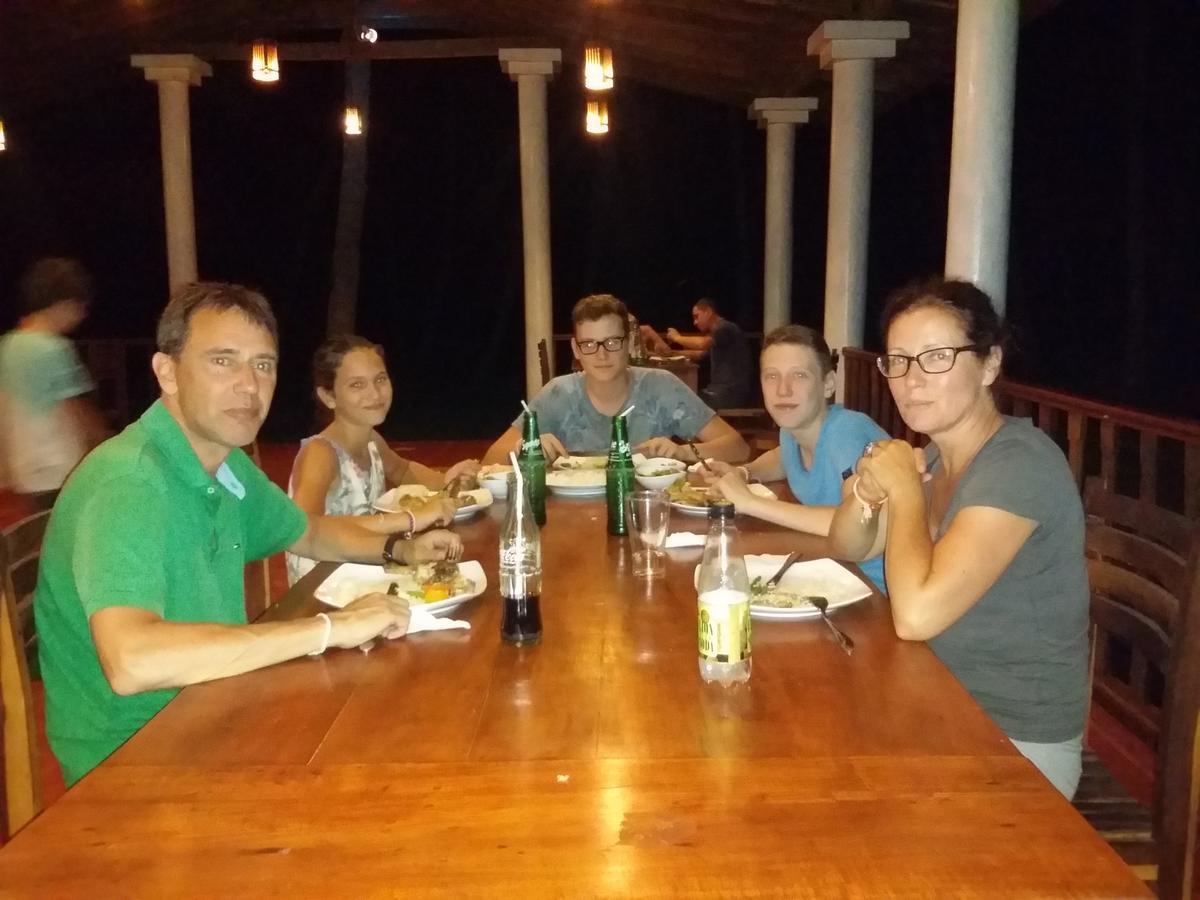 Darwins Beach Resort Тангалла Экстерьер фото