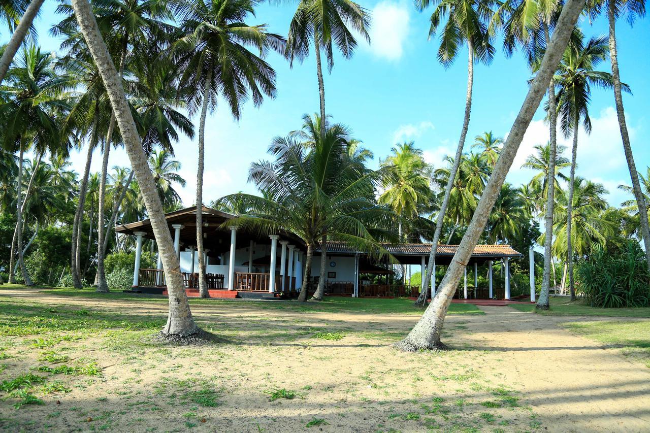 Darwins Beach Resort Тангалла Экстерьер фото