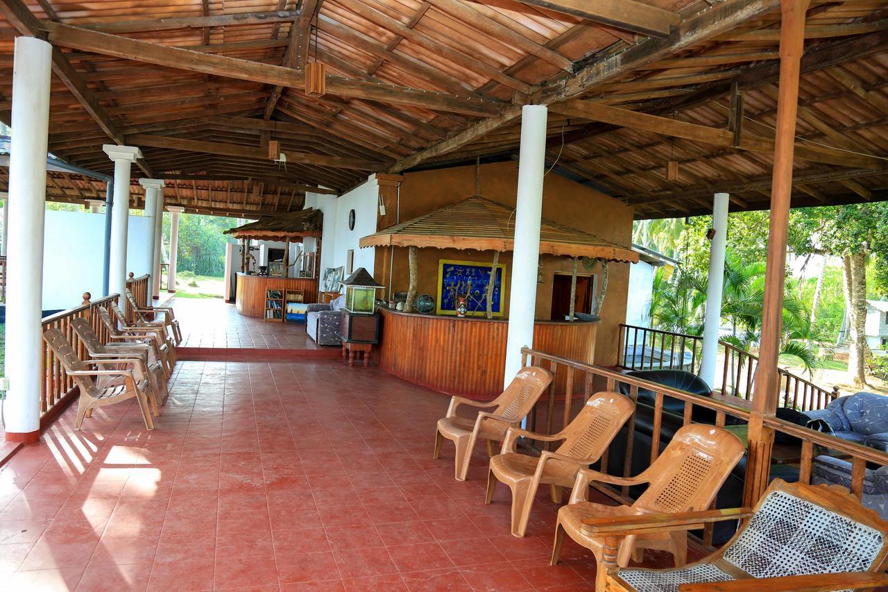Darwins Beach Resort Тангалла Экстерьер фото