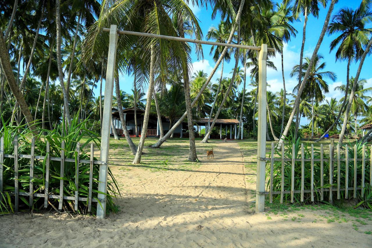 Darwins Beach Resort Тангалла Экстерьер фото