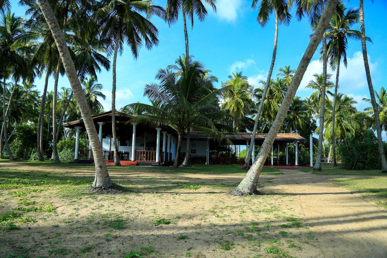 Darwins Beach Resort Тангалла Экстерьер фото