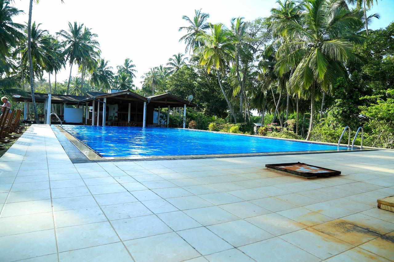 Darwins Beach Resort Тангалла Экстерьер фото