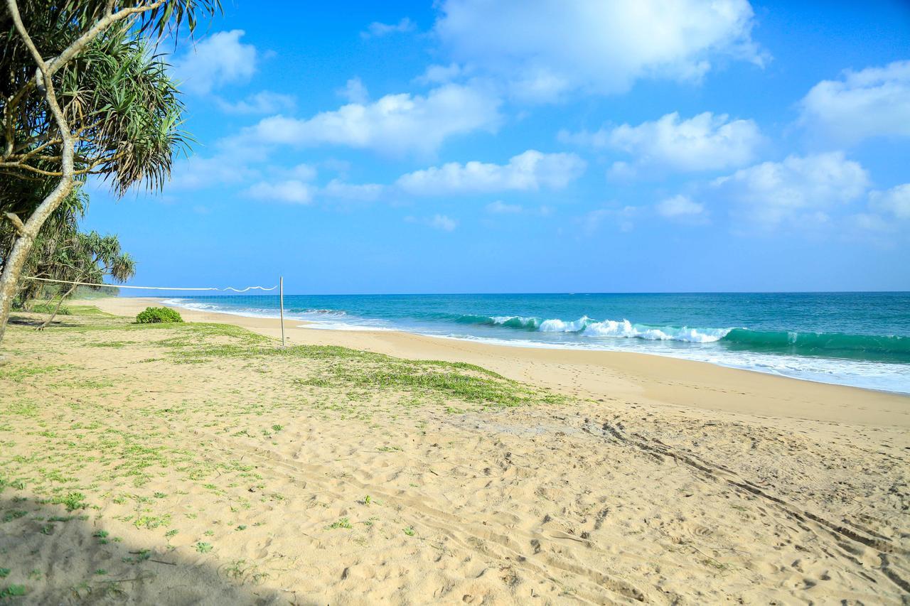 Darwins Beach Resort Тангалла Экстерьер фото