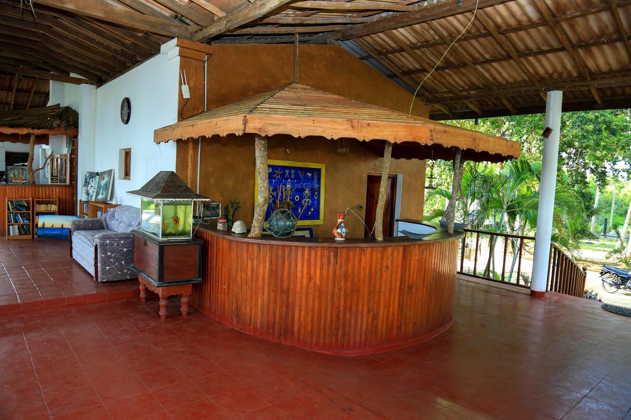 Darwins Beach Resort Тангалла Экстерьер фото