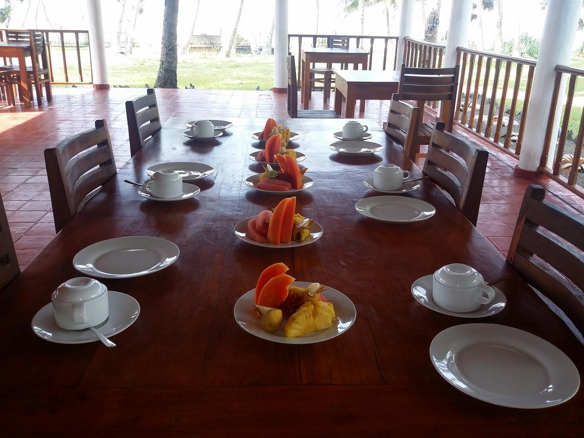 Darwins Beach Resort Тангалла Экстерьер фото