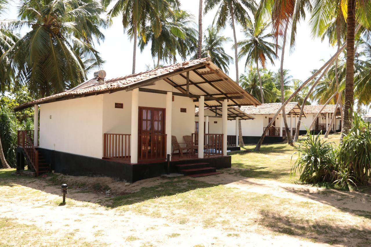 Darwins Beach Resort Тангалла Экстерьер фото