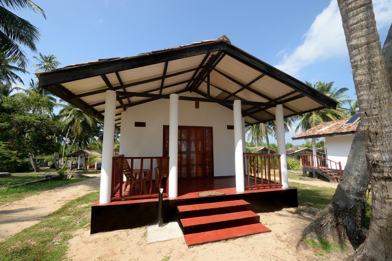 Darwins Beach Resort Тангалла Экстерьер фото