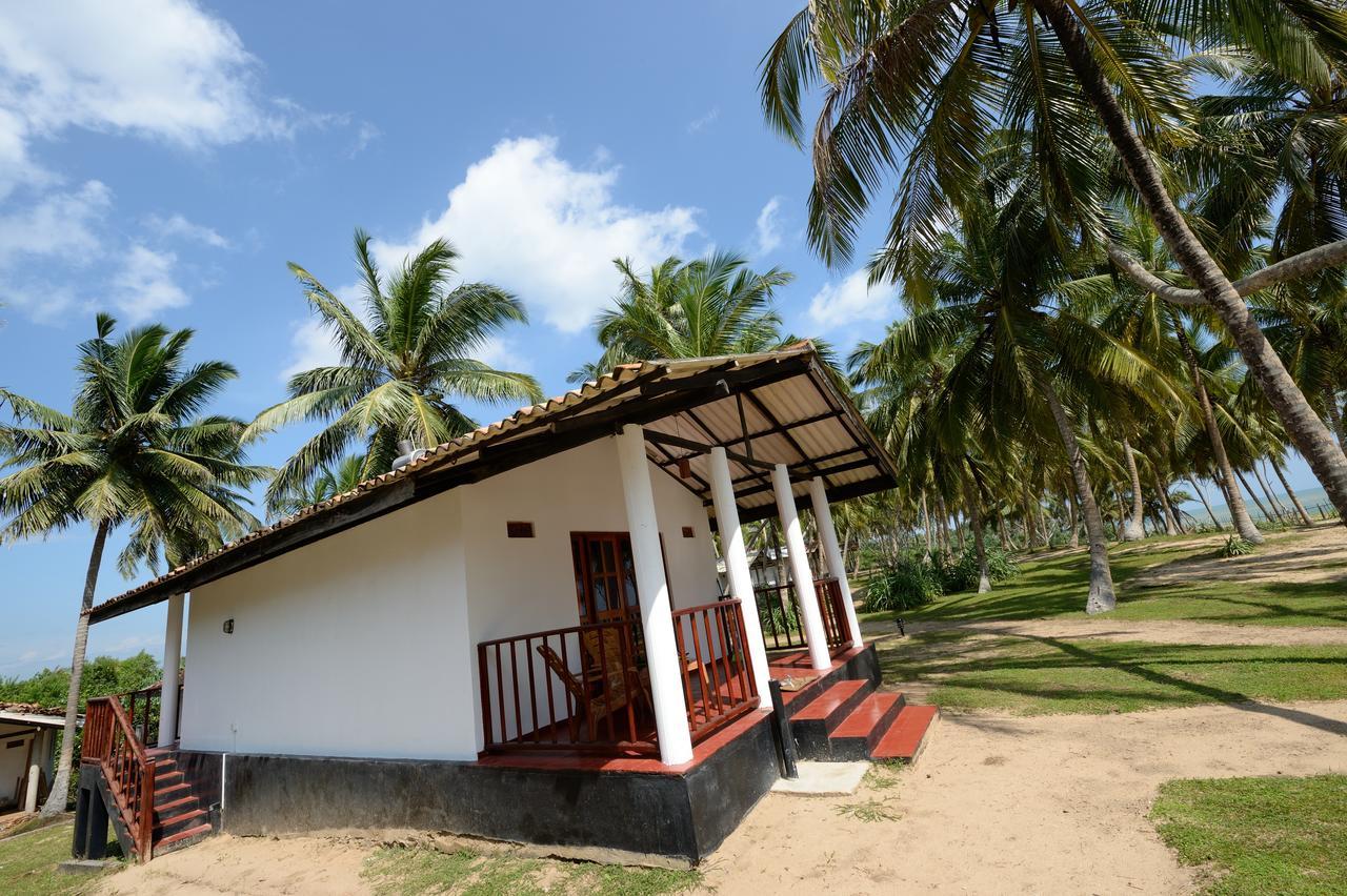 Darwins Beach Resort Тангалла Экстерьер фото