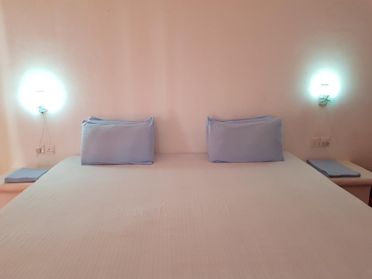 Darwins Beach Resort Тангалла Экстерьер фото