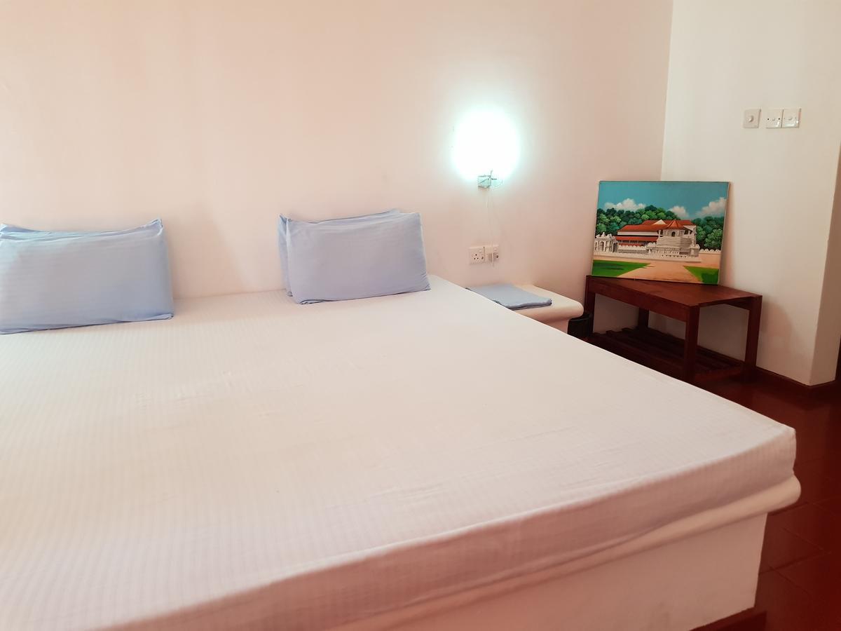 Darwins Beach Resort Тангалла Экстерьер фото